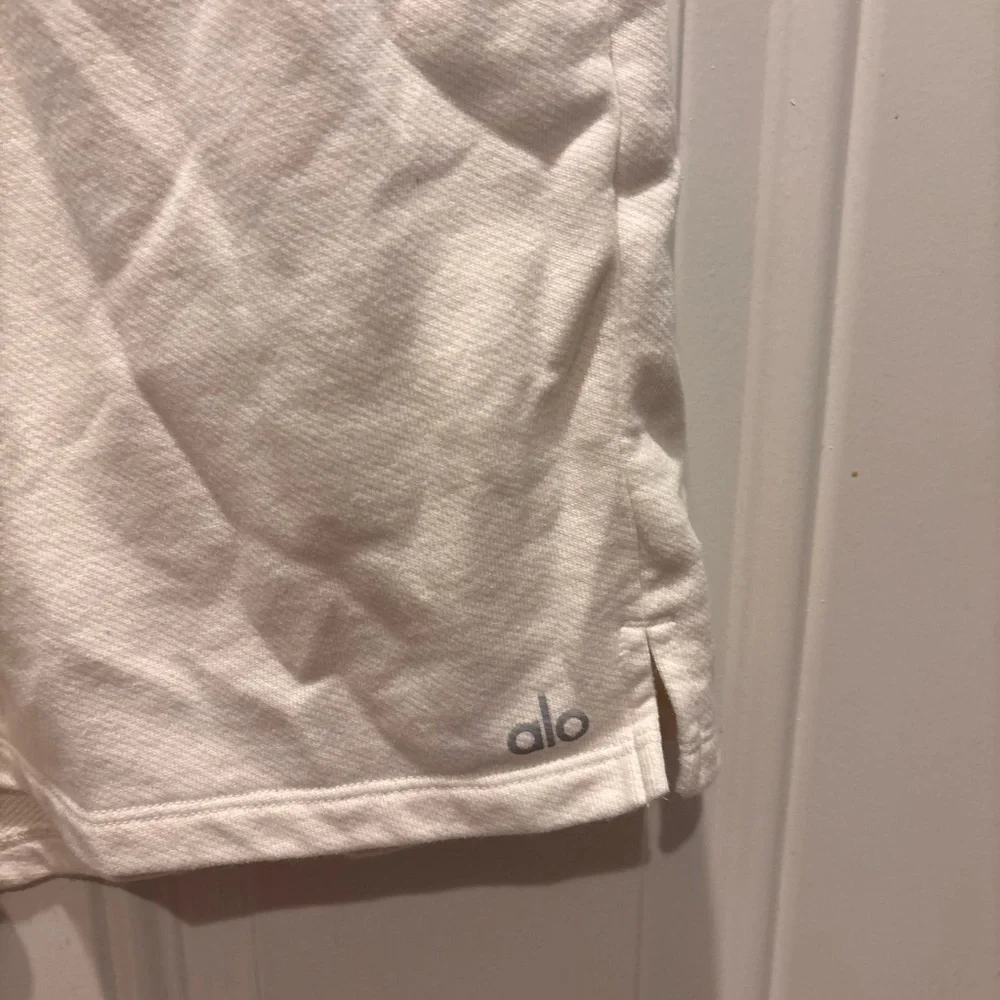 alo low key sweat short white